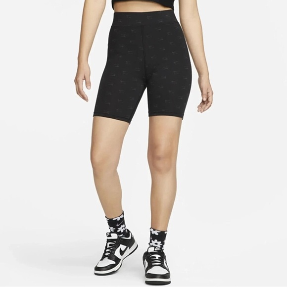 Nike AIR High Rise Tight Fit Biker Short - Picture 1 of 3